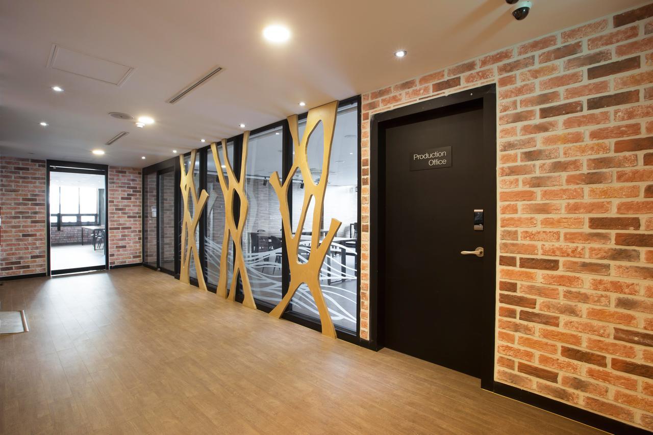 Cinema House Hotel In Busan Exterior photo